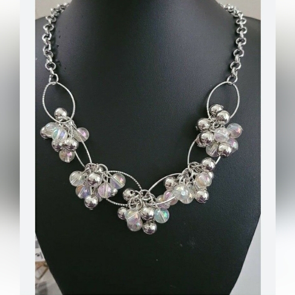 Effervescent Ensemble Glassy  IRIDESCENT Necklace Set - Picture 5 of 6